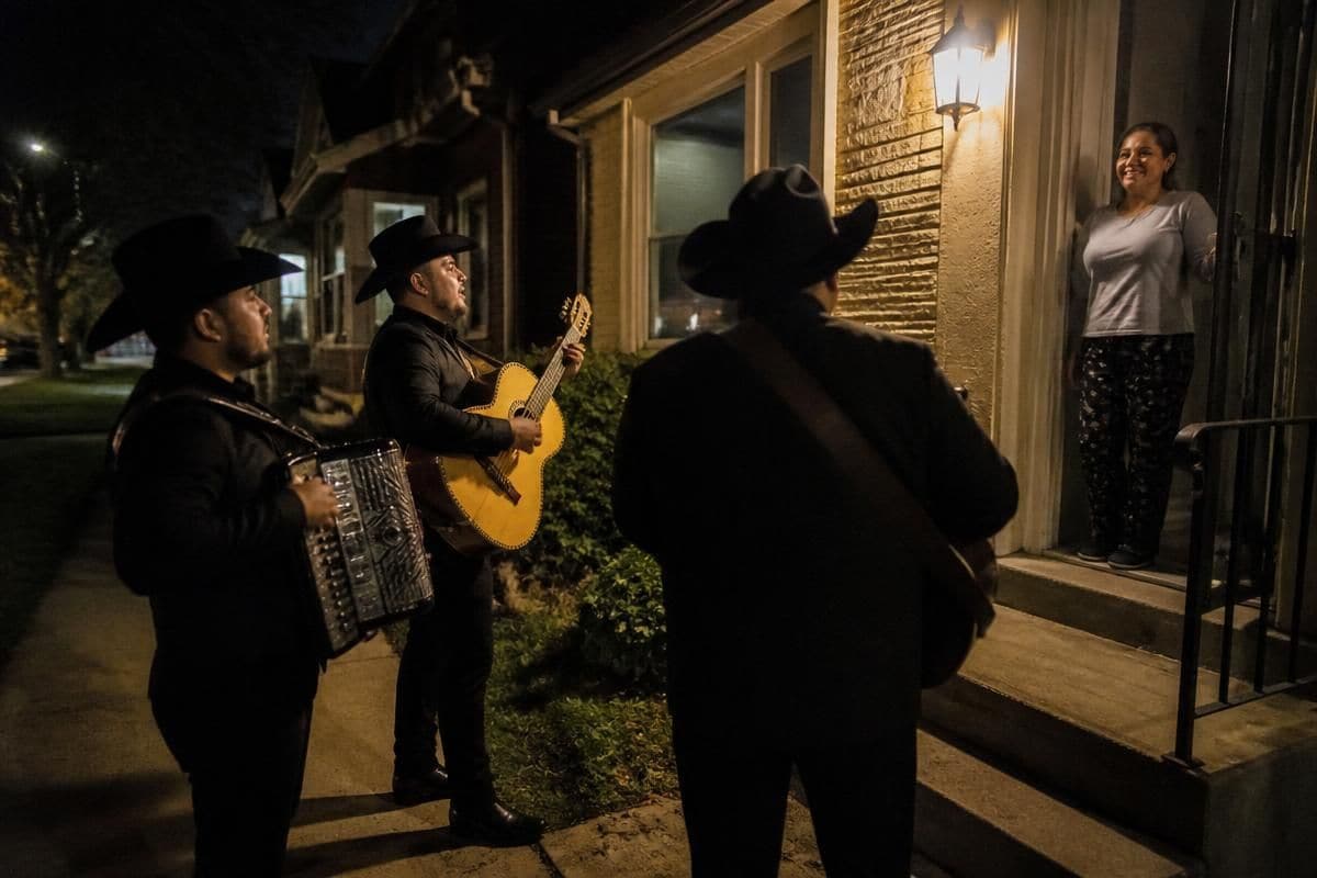 El Kompa Roger trio performing a traditional serenata outside a home in Chicago